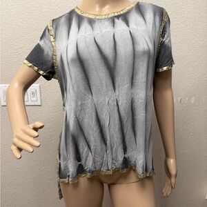 Chic Gray and Gold Women's Short Sleeve Top